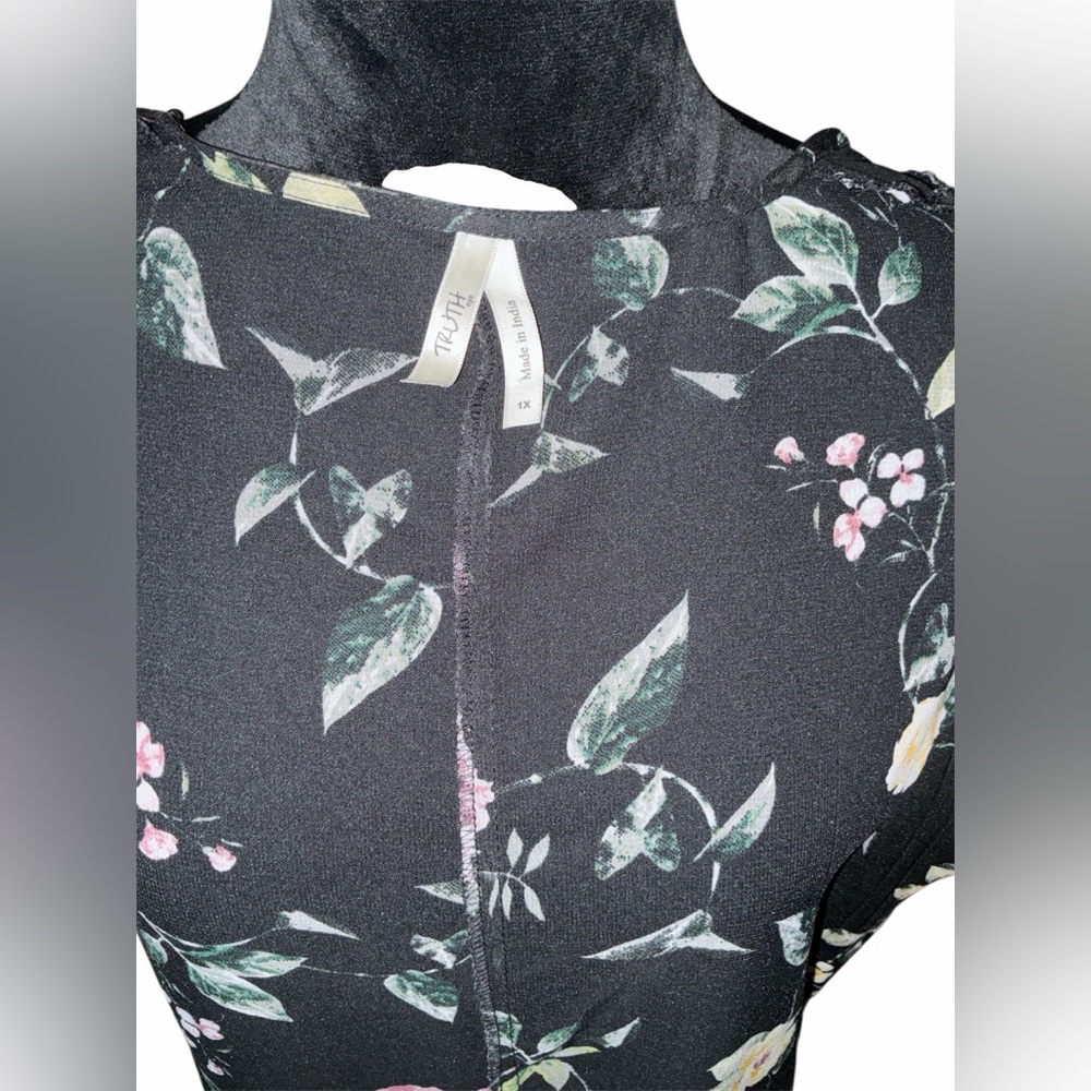 Truth NYC Black Floral Long Sleeve Kimono With Slits, Size 1X - Picture 4 of 4